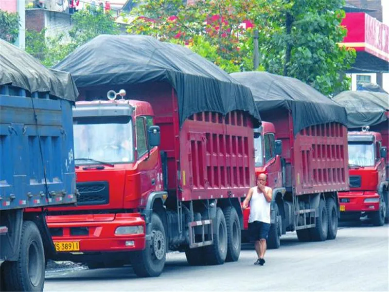 十八轮大卡车：货运的重要工具，司机生活和梦想的载体