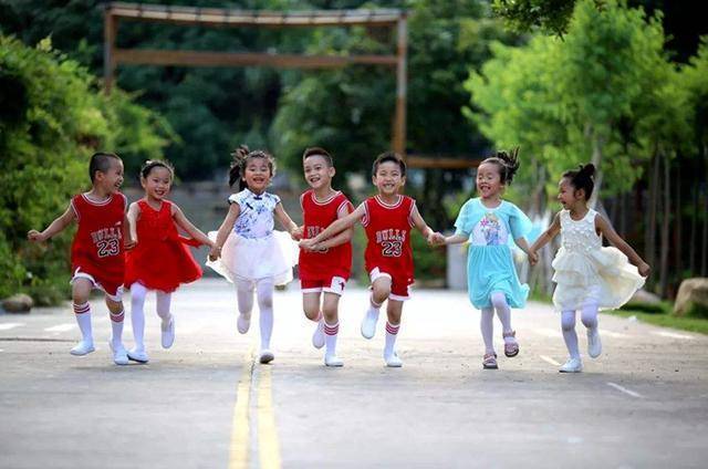 进击小学生就是极横版手抄报_进击的小学生_进击的小学生第4期