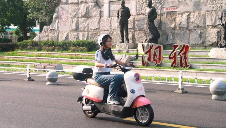 电驴在中国：便捷出行与经济实惠的完美结合，城市街头的新风景线